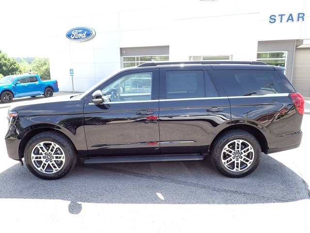 Used 2025 Ford Expedition Active AWD/4WD image 2