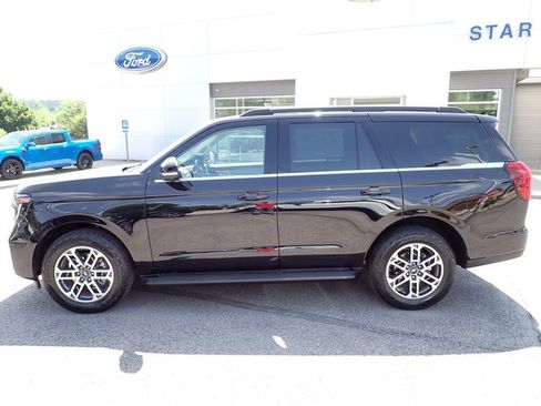 Used 2025 Ford Expedition Active AWD/4WD image 2