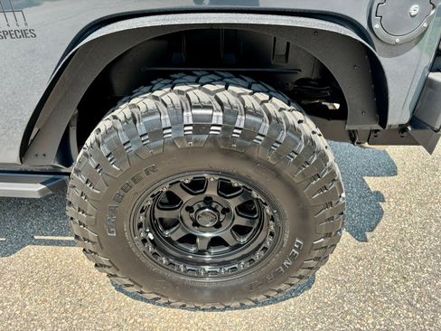 Used 2017 Jeep Wrangler Sport AWD/4WD image 40