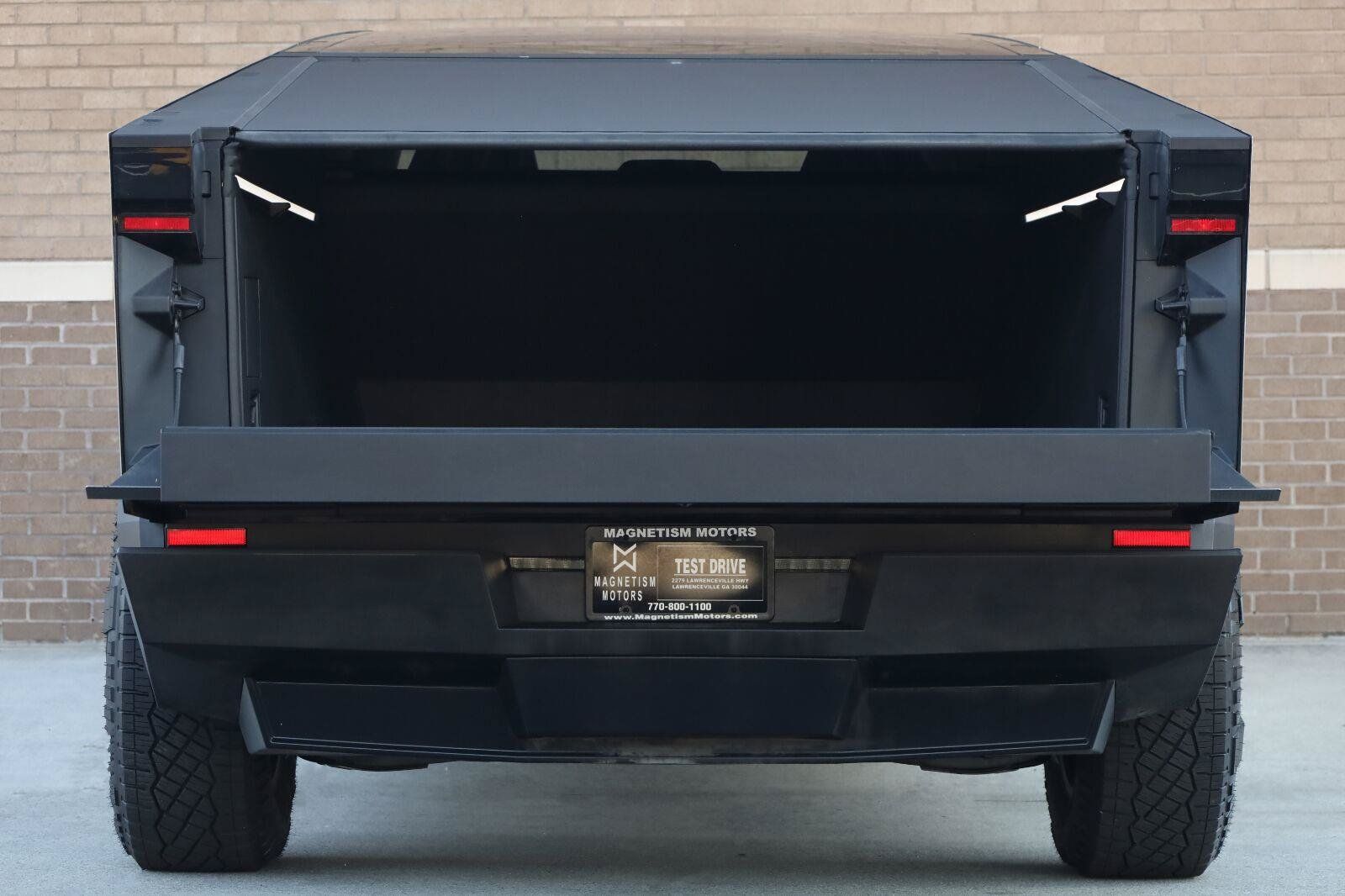 Used 2024 Tesla Cybertruck AWD Crew Cab image 13