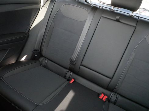 Certified 2025 Volkswagen Taos SE AWD/4WD image 12