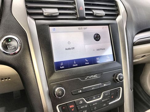 Used 2020 Ford Fusion SE image 16