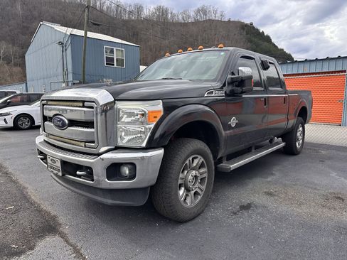 Used 2015 Ford F250 Lariat w/ Lariat Ultimate Package image 3