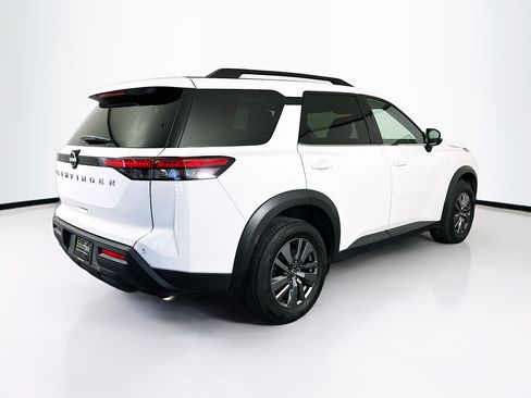 Used 2025 Nissan Pathfinder SV image 9