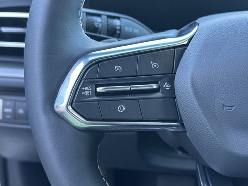 New 2025 Chevrolet Traverse LT w/ Driver Confidence Package image 22