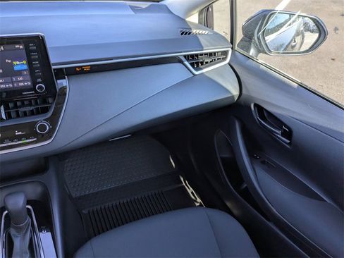 Used 2022 Toyota Corolla LE image 15