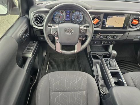 Used 2019 Toyota Tacoma TRD Sport AWD/4WD image 29