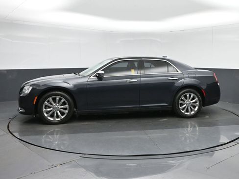Used 2018 Chrysler 300 Limited image 4