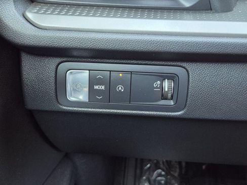 Certified 2025 Chevrolet Traverse LT FWD image 9