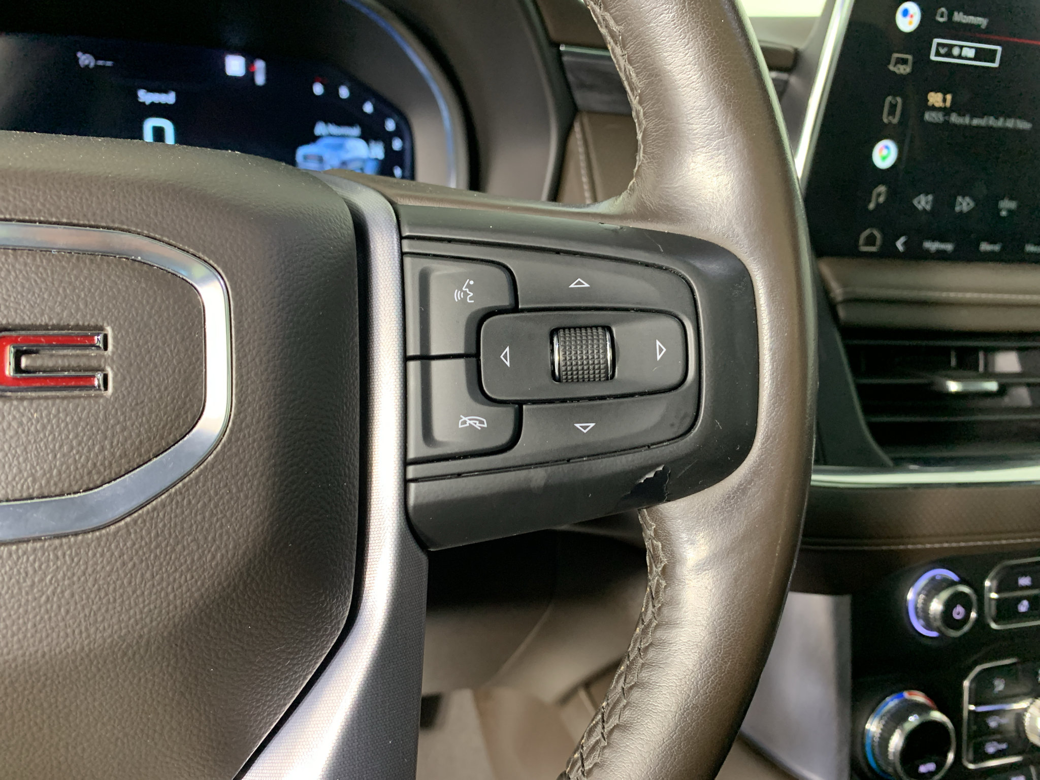 Used 2022 GMC Yukon XL SLT w/ SLT Premium Package AWD/4WD image 18