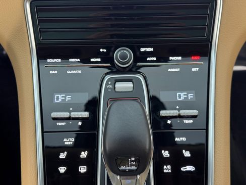 Used 2023 Porsche Panamera 4 image 32