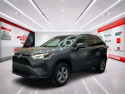 Used 2022 Toyota RAV4 XLE FWD image 4