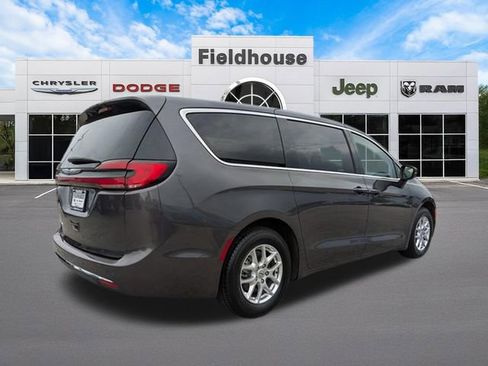 Used 2023 Chrysler Pacifica Touring-L FWD image 13