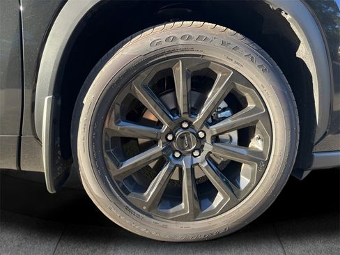 Used 2025 Toyota Highlander Platinum image 9