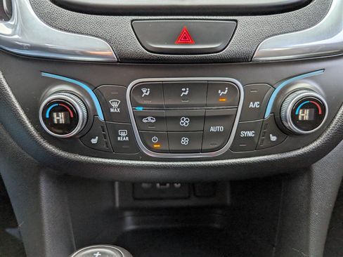 Used 2019 Chevrolet Equinox LT AWD/4WD image 26