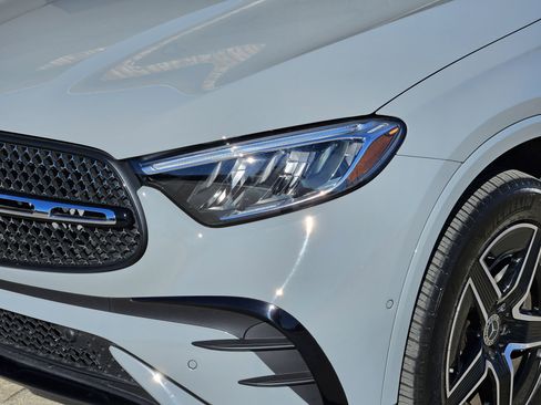 Certified 2025 Mercedes-Benz GLC 300 image 9