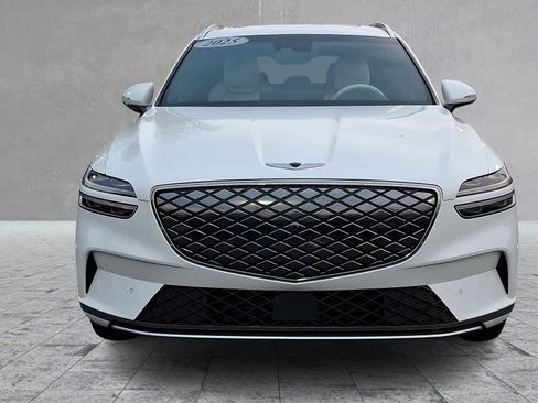 Certified 2025 Genesis Electrified GV70 image 3