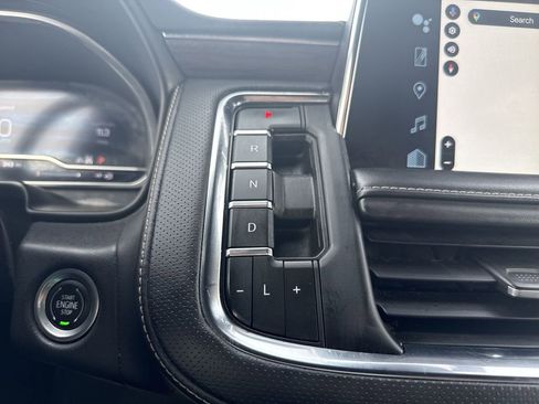 Used 2023 Chevrolet Suburban Premier image 21