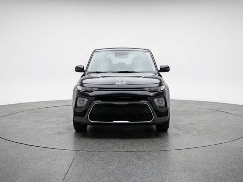Used 2025 Kia Soul LX w/ LX Technology Package FWD image 2