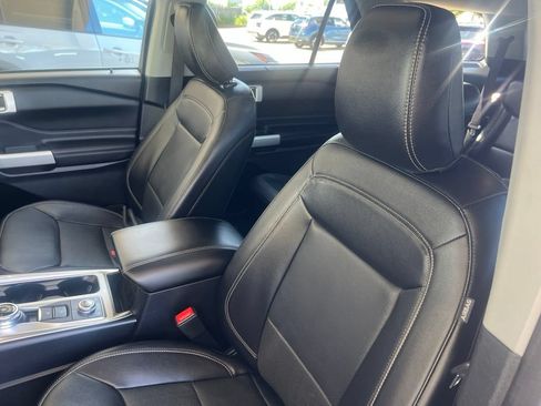 Used 2021 Ford Explorer Limited w/ Hybrid Equipment Group 310A AWD/4WD image 5