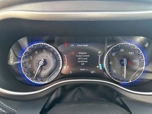 Used 2022 Chrysler Pacifica Touring-L w/ Uconnect Theater Family Group image 31