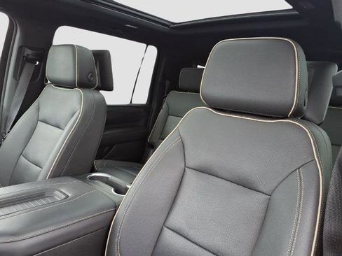 Used 2023 GMC Yukon XL SLT w/ SLT Luxury Package AWD/4WD image 20