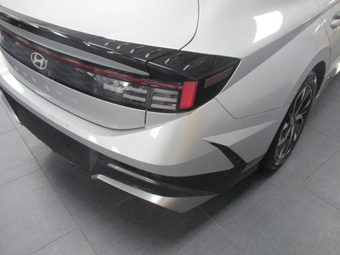 Used 2025 Hyundai Sonata SEL FWD image 10