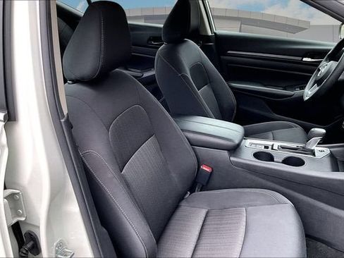 Used 2025 Nissan Altima 2.5 SV AWD/4WD image 7