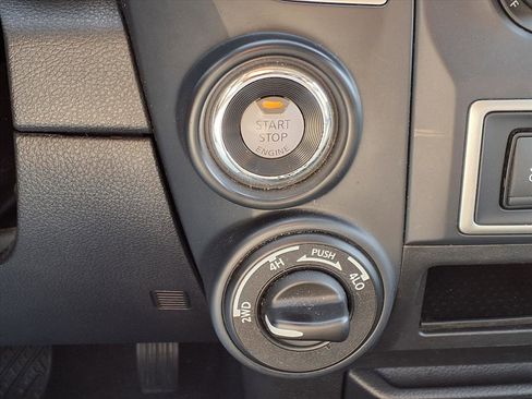 Used 2017 Nissan Titan S image 8