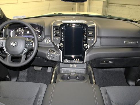 New 2026 RAM 1500 4x4 Crew Cab image 9