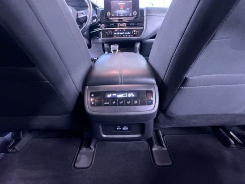 Used 2022 Nissan Pathfinder SV AWD/4WD image 39