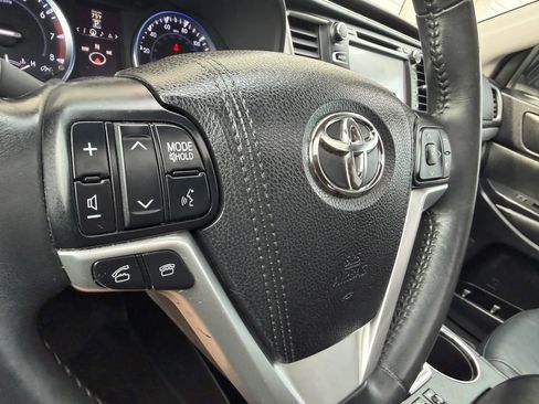Used 2015 Toyota Highlander XLE FWD image 32