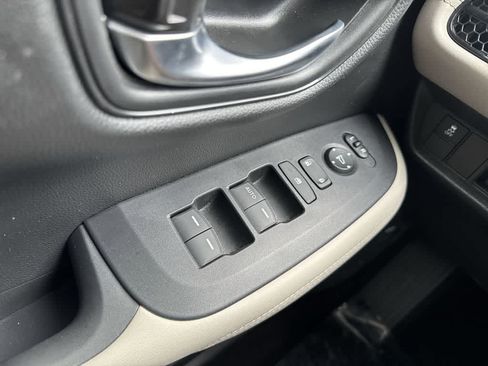 Used 2025 Honda HR-V LX image 16