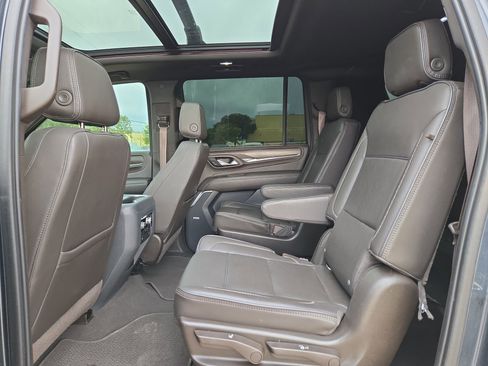 Used 2021 GMC Yukon XL Denali w/ Denali Premium Package AWD/4WD image 13