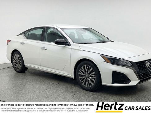 Used 2025 Nissan Altima 2.5 SV image 1