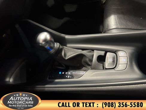 Used 2019 Toyota C-HR LE FWD image 28