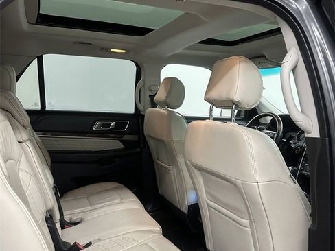 Used 2016 Ford Explorer Platinum image 43