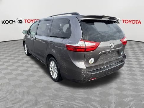 Used 2017 Toyota Sienna XLE Premium image 5