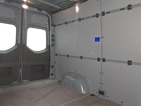 Used 2024 Mercedes-Benz Sprinter 2500 image 9