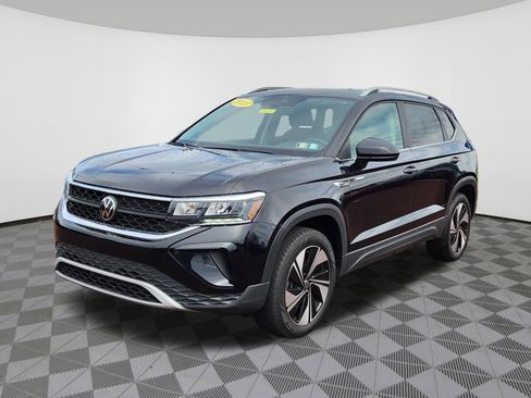 Used 2023 Volkswagen Taos SE w/ Panoramic Sunroof Package image 2