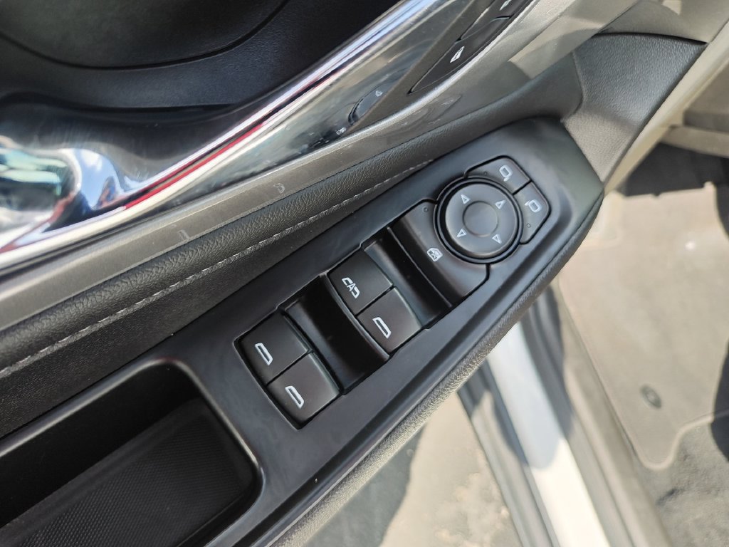 Used 2023 Chevrolet Traverse LT FWD image 13
