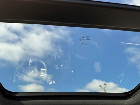 Used 2020 Volvo XC40 T5 R-Design image 11