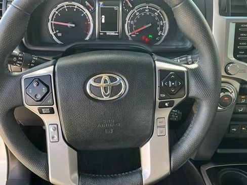 Used 2021 Toyota 4Runner Limited AWD/4WD image 7
