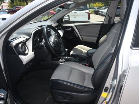 Used 2018 Toyota RAV4 Limited FWD image 7