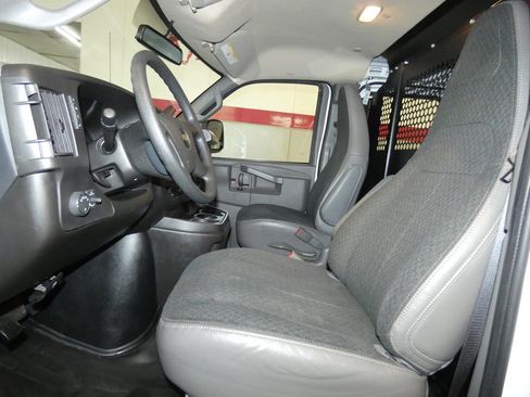 Used 2024 Chevrolet Express 2500 w/ Driver Convenience Package RWD image 9