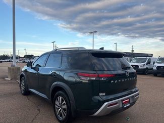 Used 2023 Nissan Pathfinder SL video 2