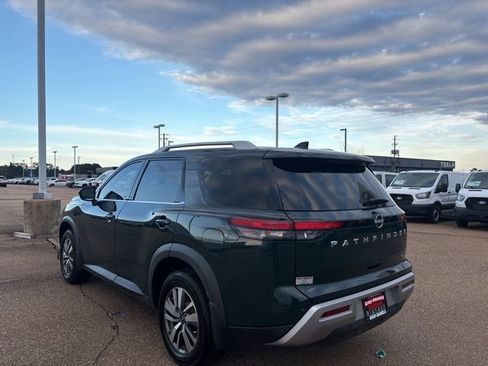 Used 2023 Nissan Pathfinder SL image 2