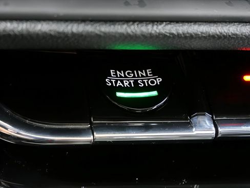 Used 2025 Lincoln Corsair AWD w/ Equipment Group 101A image 23