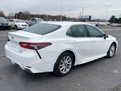 Used 2022 Toyota Camry SE image 5