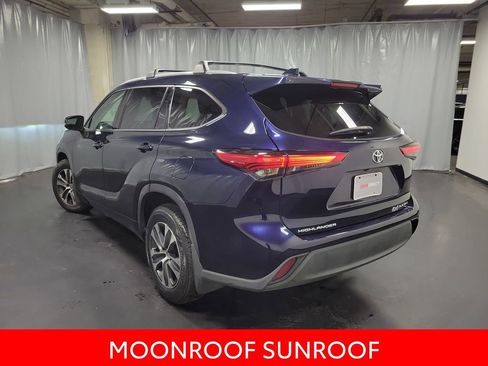 Used 2022 Toyota Highlander XLE image 6